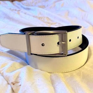 Nike mens reversible belt. White or black. Metal buckle. 32”. Genuine leather.